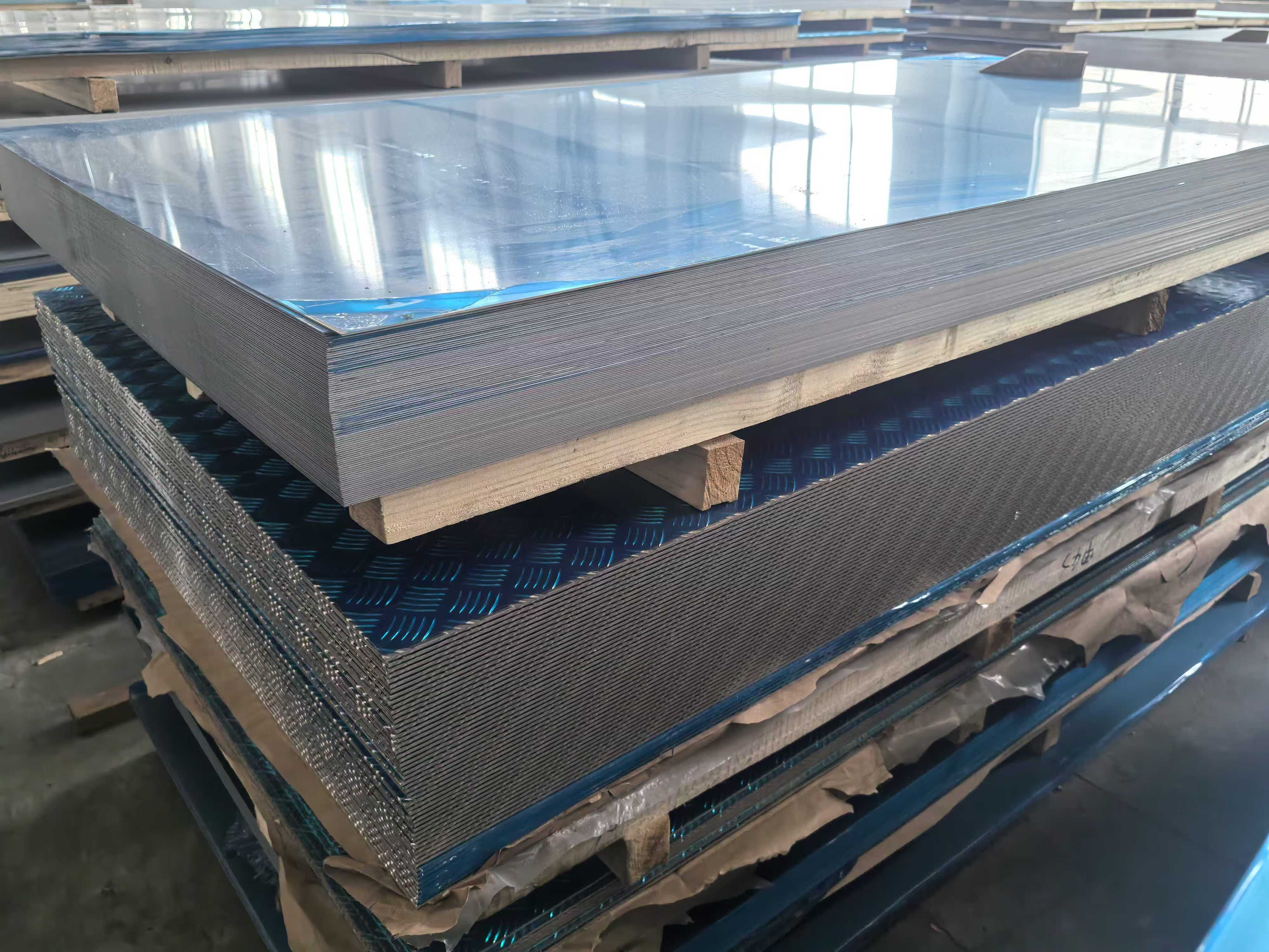 último caso de la compañía sobre Suministro de láminas de aluminio para proyecto de construcción comercial en Arabia Saudita